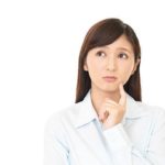悩む女性