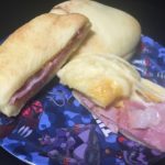 健康三彩のベーコンチーズフォカッチャの断面図