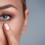 目元のクマ
