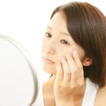 悩む女性
